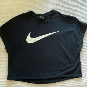 Cropped Nike tee